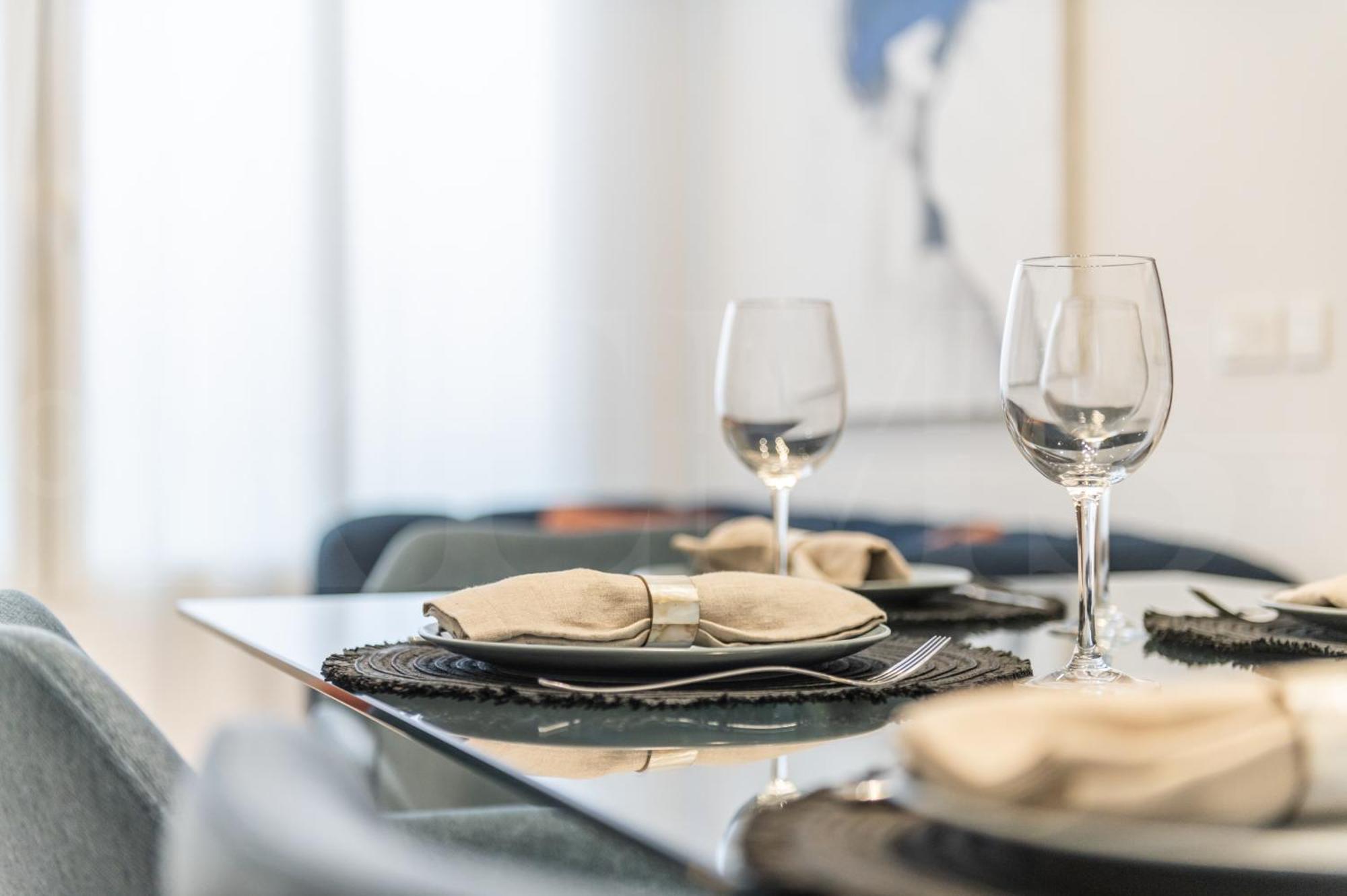 Modern & Stylish 3br In The Heart Of By Rems
