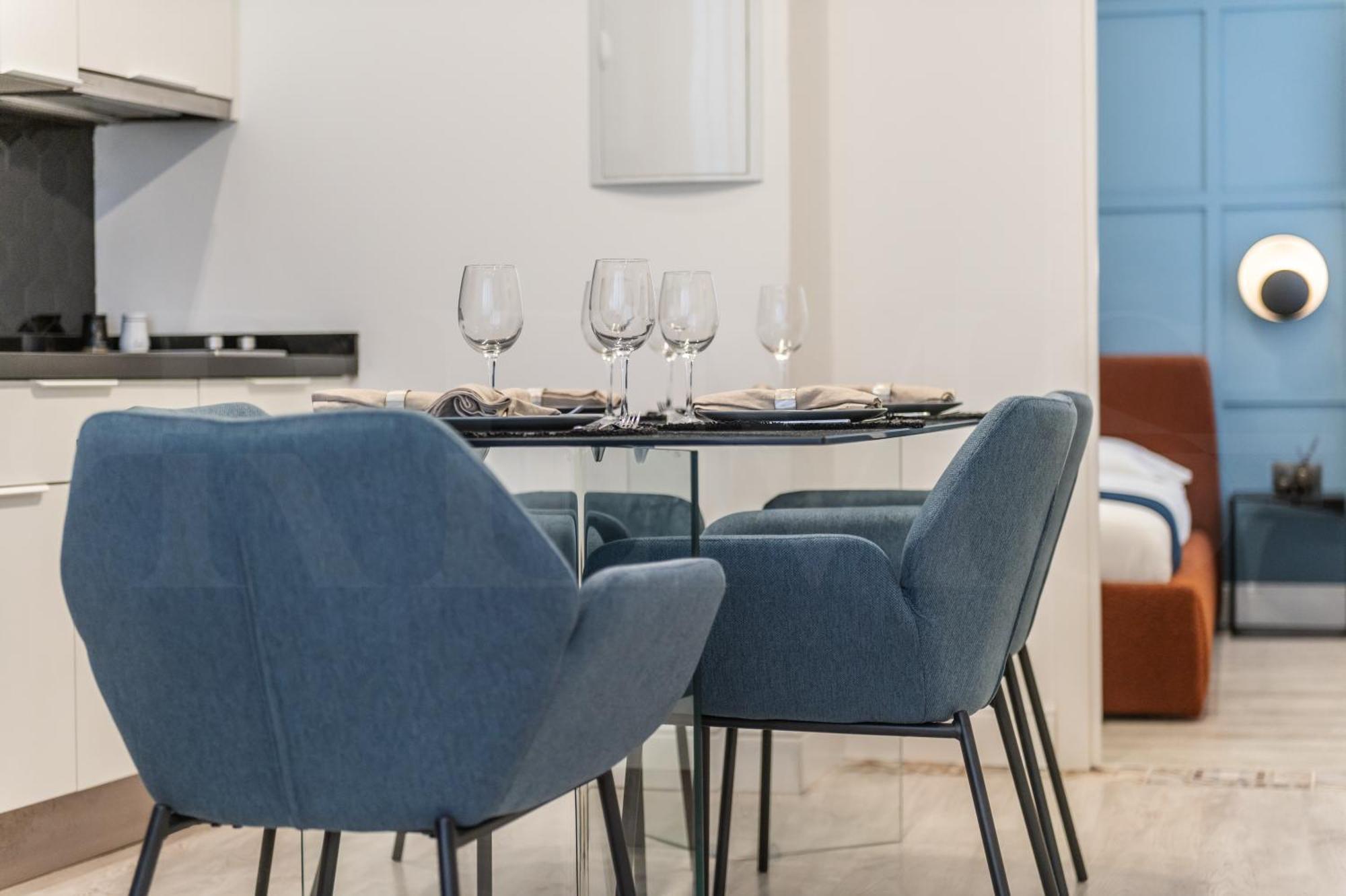 Apartment Modern & Stylish 3br In The Heart Of By Rems