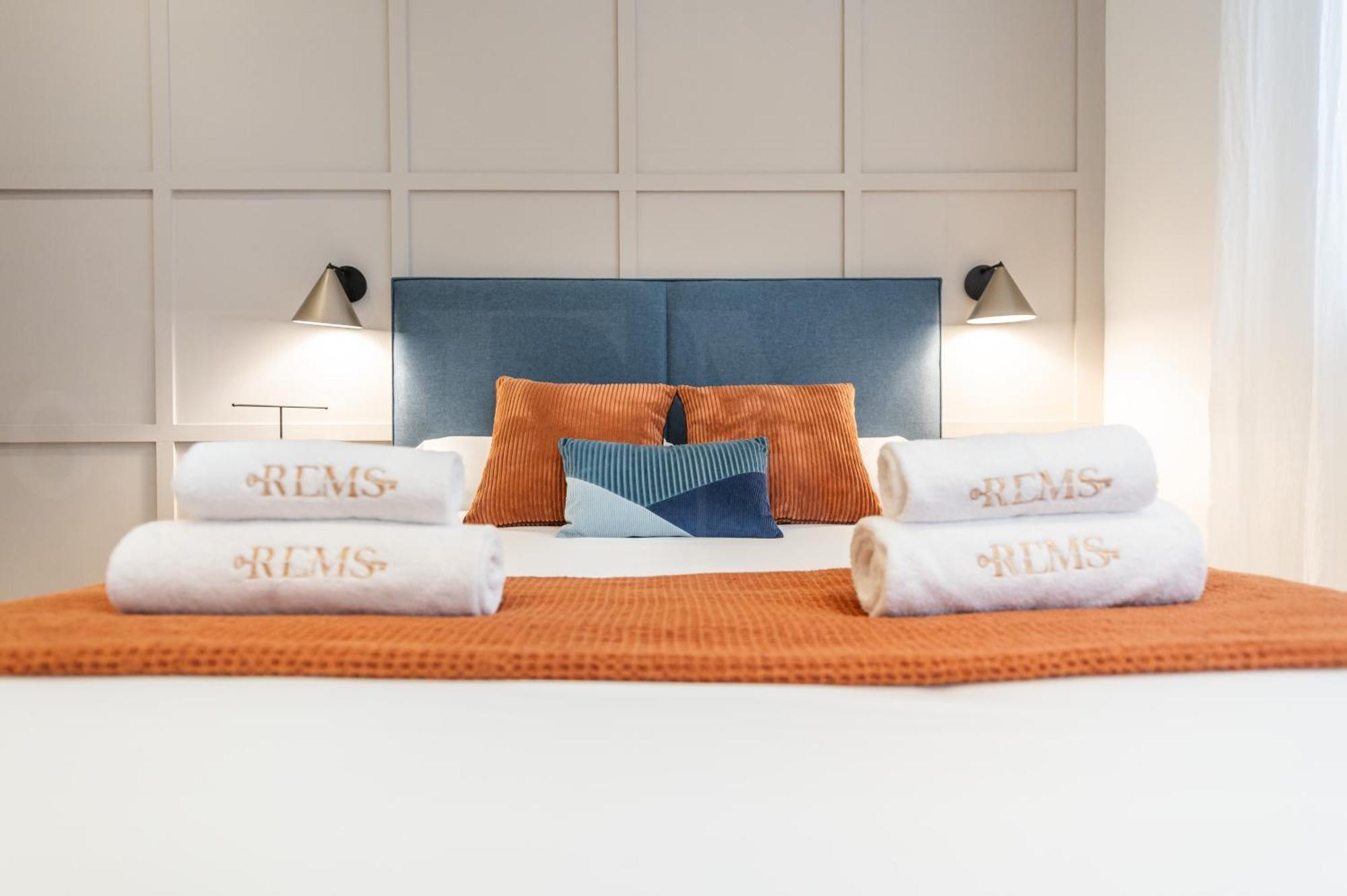 Apartment Modern & Stylish 3br In The Heart Of By Rems Malaga