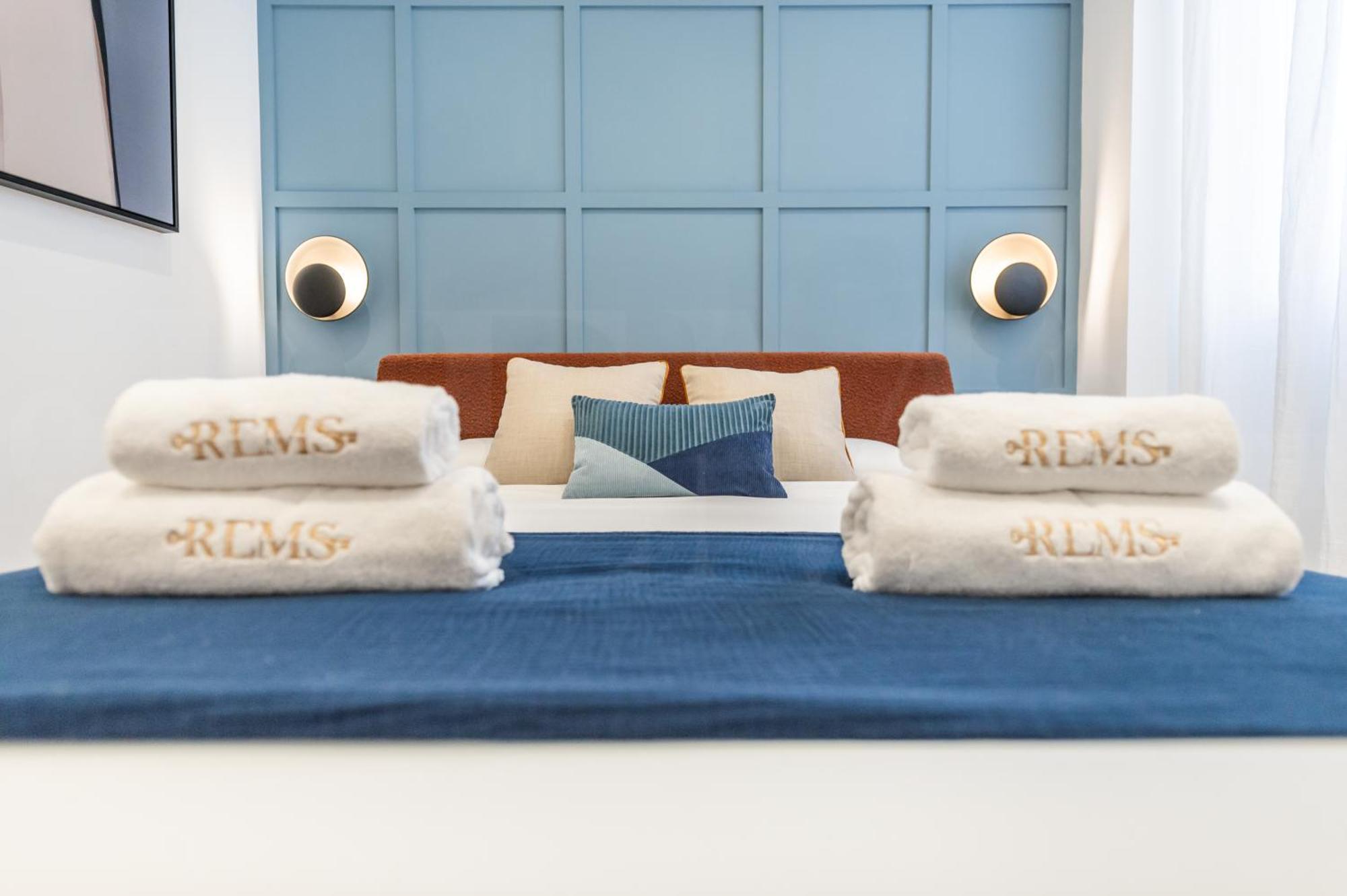 Modern & Stylish 3br In The Heart Of By Rems