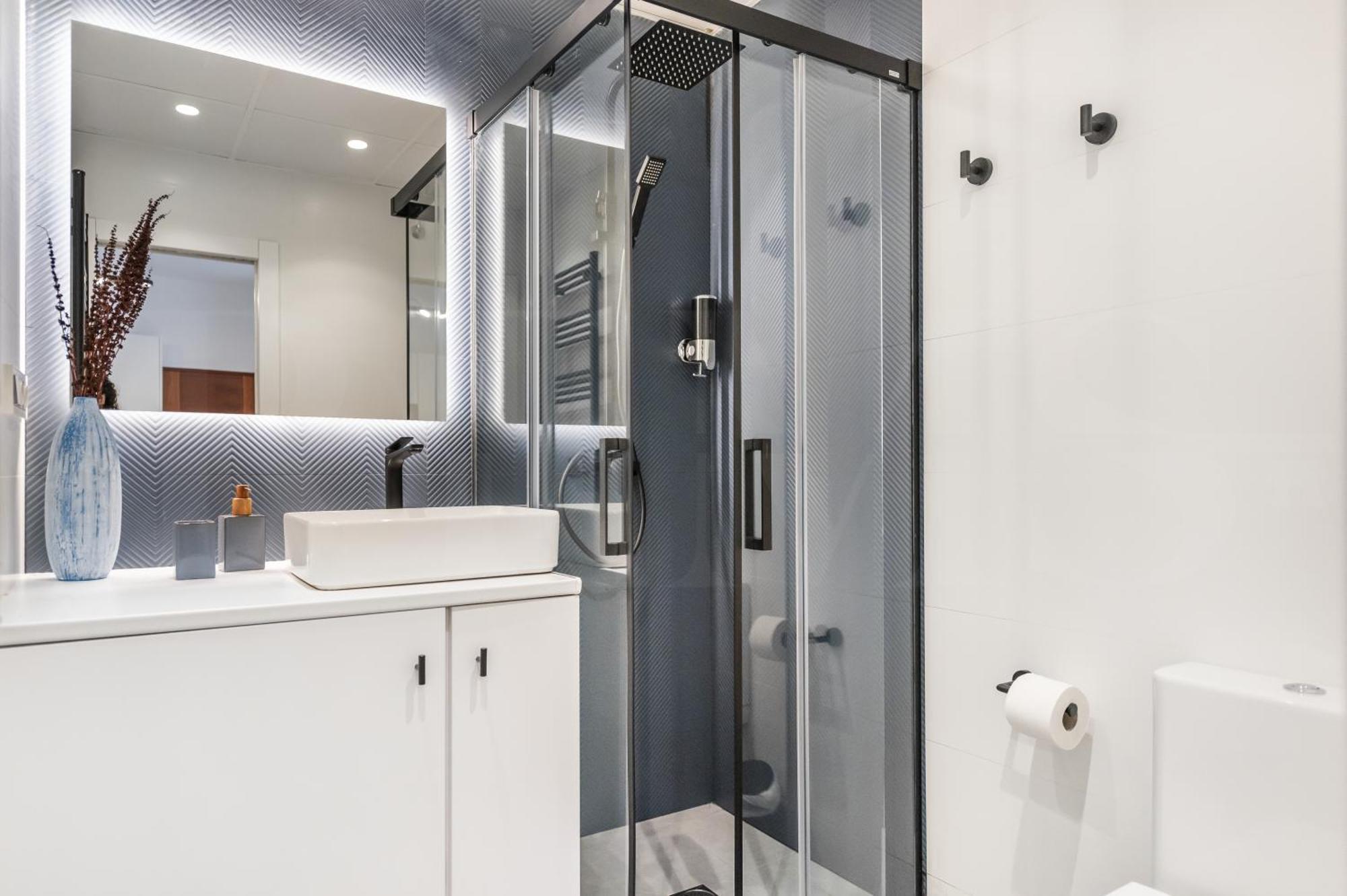 Apartment Modern & Stylish 3br In The Heart Of By Rems